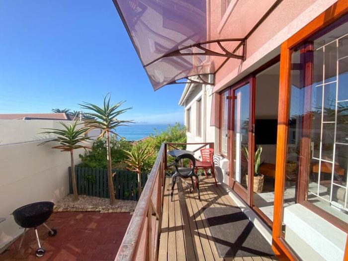 Kalk Bay Sunny 2 Bed Seaviews Braai Patio Pool 17 SJT