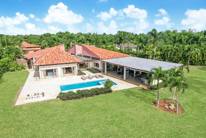 Stunning Villa with Private Pool and Jacuzzi in Casa de Campo