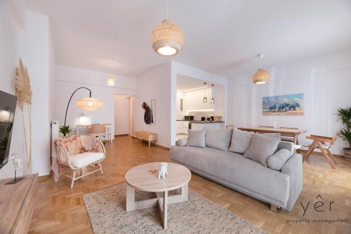 Free-Spirit Large Boho Apartment with Free-Parking