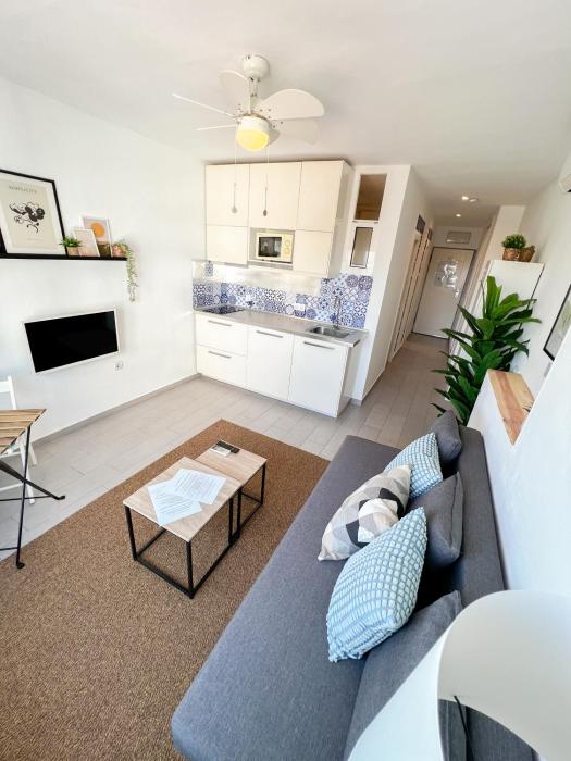 Elegant 1BDR Bright Flat with Pool