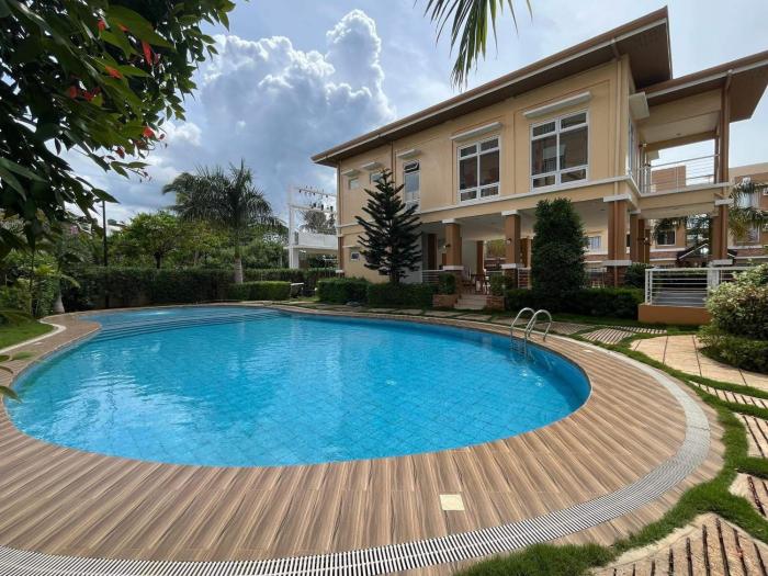 Puerto Princesa Palawan Queen Bed Studio with Pool, Gym, Security, View