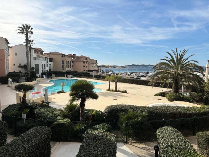 Résidence Rivages - Cocktail des îles, joli T2 climatisé avec vue sur piscine et mer dans le domaine de la Coudoulière MAE-0521