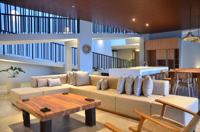 Green Hill Mountain City View Villa 8 bedrooms with a private heated swimming pool and a movie room