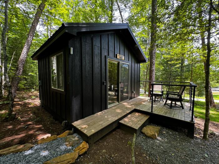 Couples Glamping Cabin-Lazy Bear at Valley Bear Farms Resort