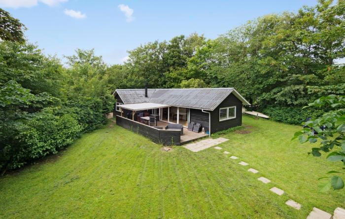 Nice Home In Hemmet With Kitchen