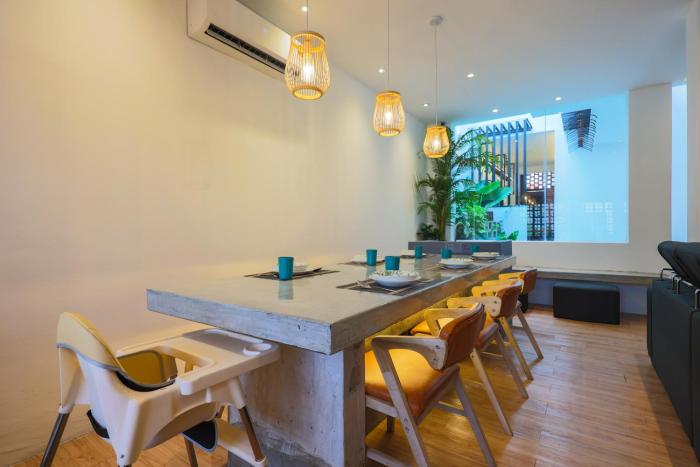35 Cozy Homestay with projector Pool evcharger