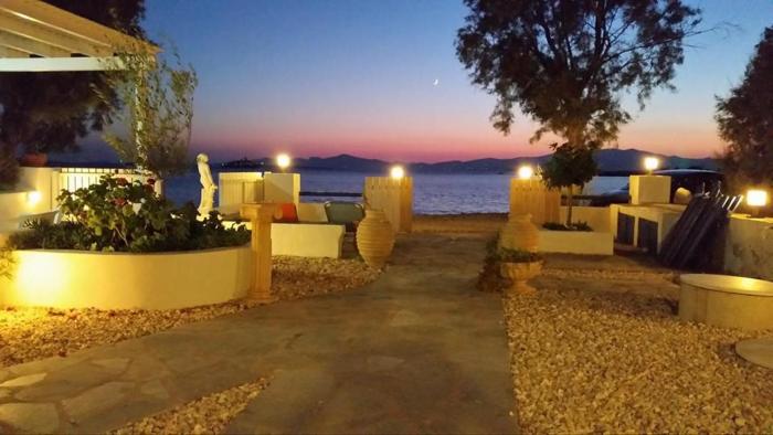 Right on the beach- BEACHFRONT-Best unit -Paros