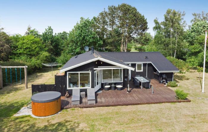 Awesome Home In Nakskov With Kitchen