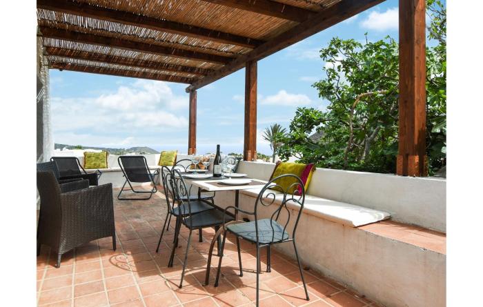 Stunning Home In Pantelleria With Wifi
