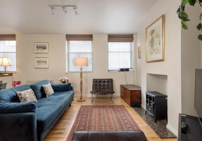 Causewayside Apartment - The Edinburgh Address