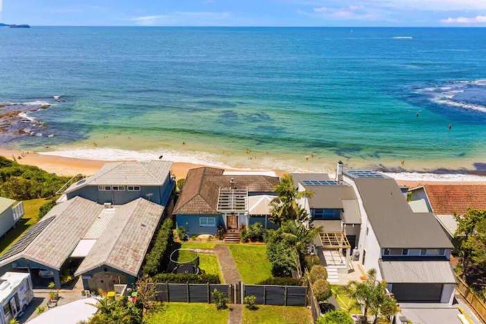 Seabreeze Getaway Oceanfront Family Home in Norah Head