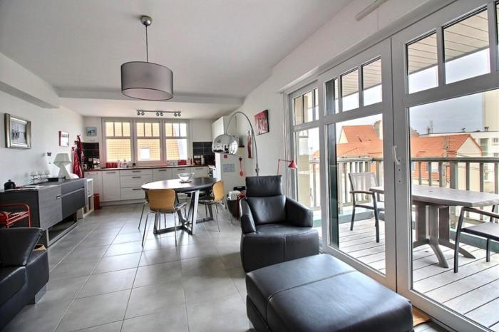 Annonce professionnelle. Appartement 2 chambres avec terrasse, à 50m de la plage, pour 4 personnes