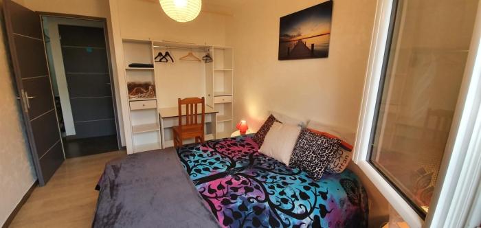 Chambre privée et cuisine chez lhabitant