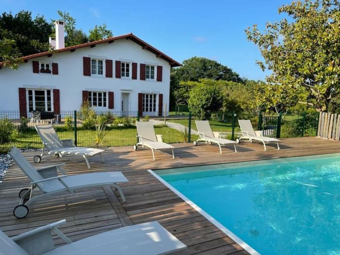 Villa pour 11 personnes avec piscine au calme