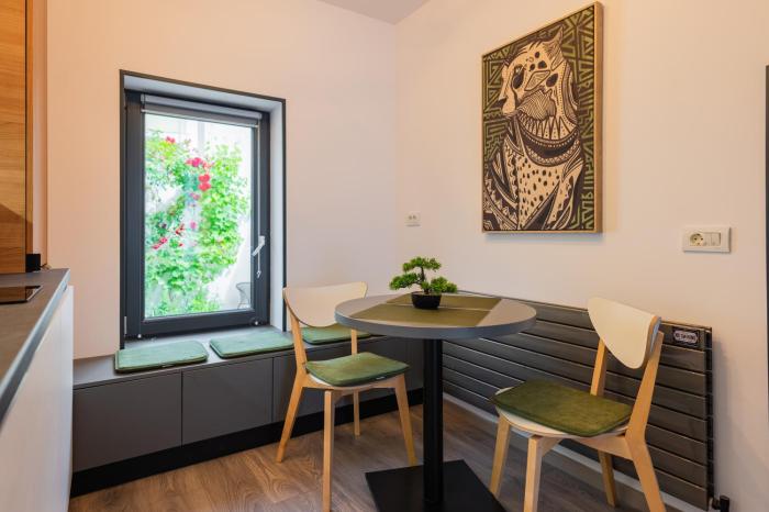 FUN HOUSE - Comfortable stay with garden and near parking