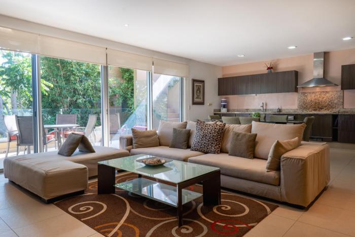 Del Viento Vaiven Penthouse 31 condo