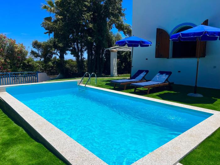 Casale fronte mare - villa with swimming pool in front of the beach