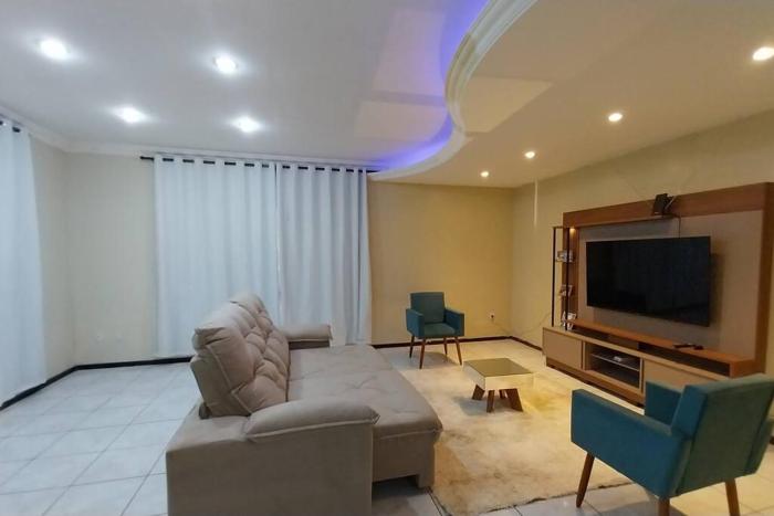 CASA com piscina 4 quartos 2km da praia do Aracagy 15 pessoas