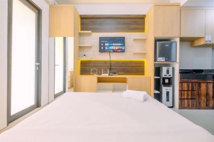 Homey and Well Design Studio Transpark Cibubur Apartment By Travelio