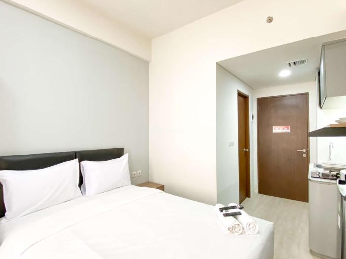 Homey and Well Design Studio Transpark Juanda Bekasi Timur Apartment By Travelio