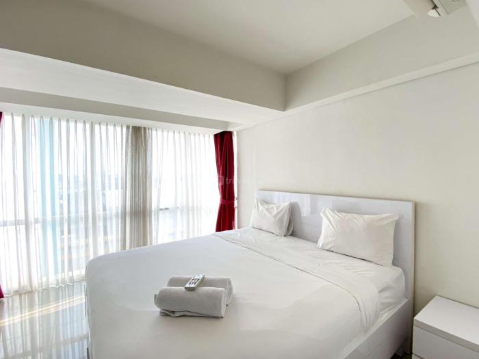 Comfort Stay and Homey 2BR Apartment at H Residence By Travelio