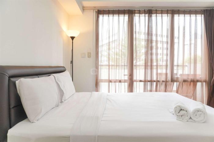 Nice and Comfortable Studio at Ambassade Kuningan Apartment By Travelio