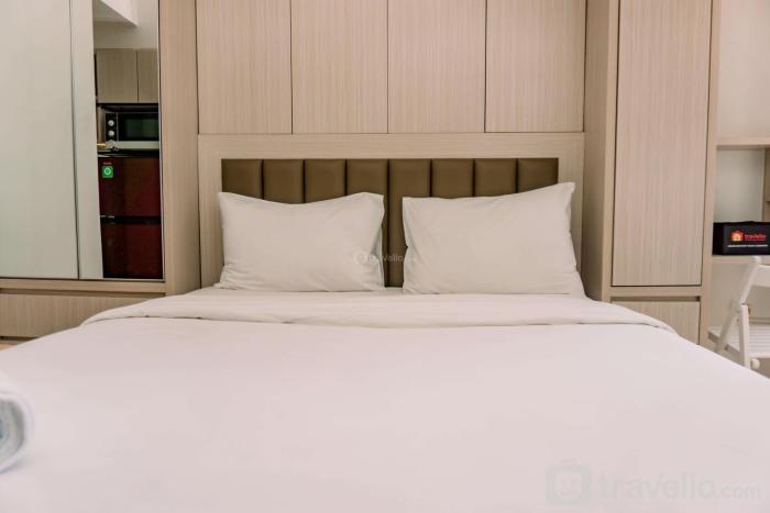 Simply Look and Comfy Studio at Tokyo Riverside PIK 2 Apartment By Travelio