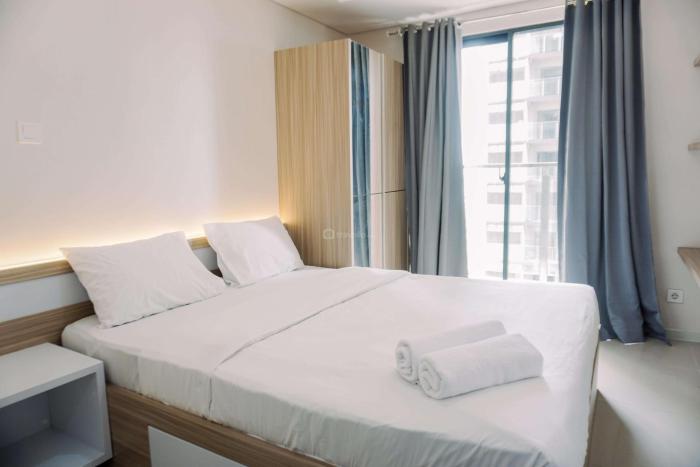 Homey and Minimalist Studio at Daan Mogot City Apartment By Travelio