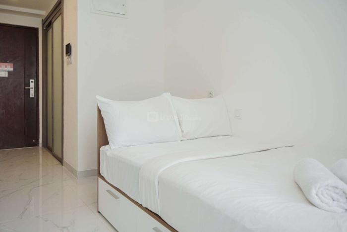 Studio Apartment at Sky House BSD with Cozy Design By Travelio