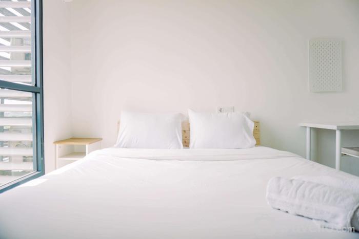 Wonderful and Strategic Studio Apartment Sky House Alam Sutera By Travelio