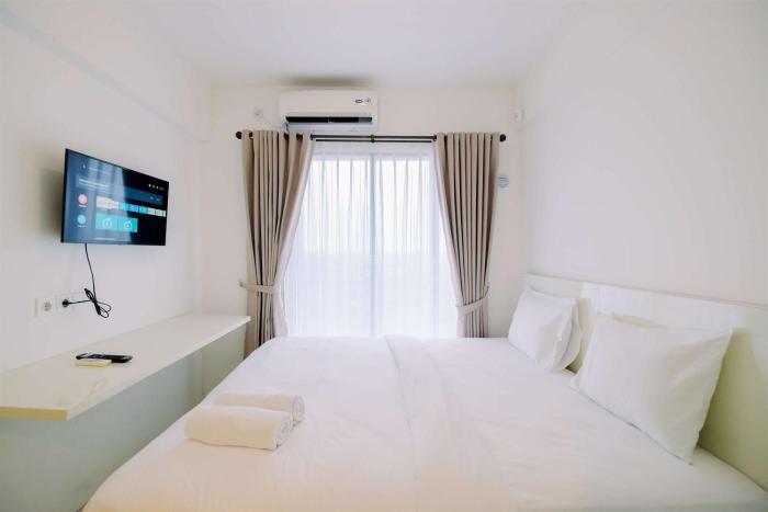 Strategic Studio Apartment Sky House BSD near AEON Mall By Travelio