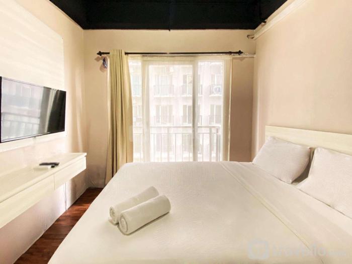 Comfort Minimalist Studio at 3rd Floor Grand Asia Afrika Apartment By Travelio
