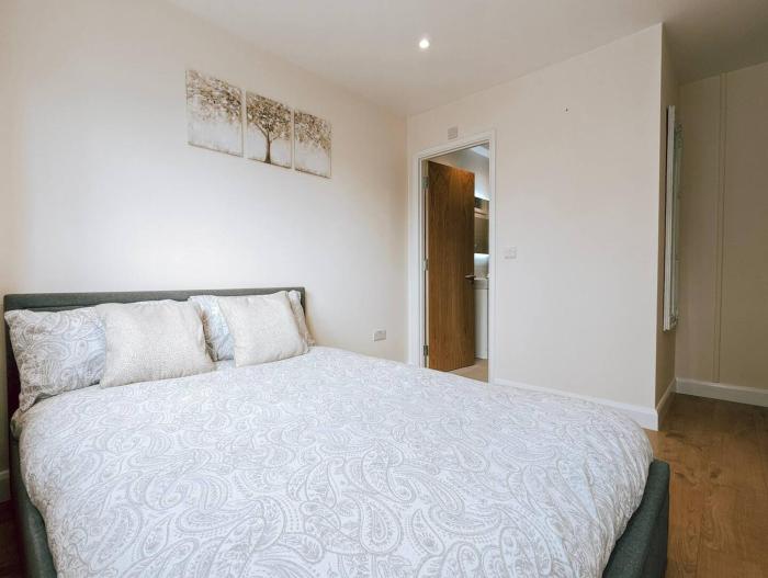 Smart 2-Bedroom Apartment near Barbican