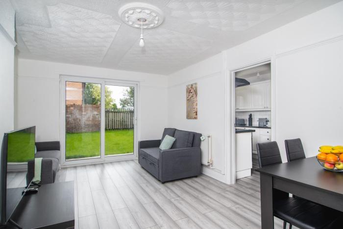 Quiet 3 bed house, pet friendly