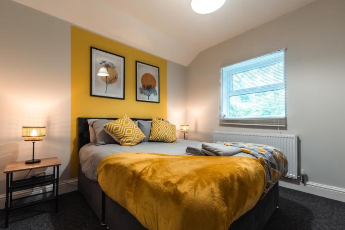 Comfortable 4 Bedrooms-Sleeps 8-Long Term Disc-Driveway