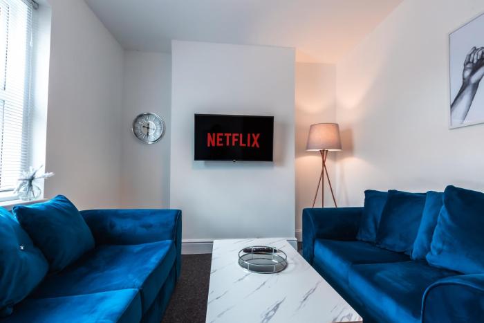 Bright 4 Bedrooms-Sleeps 8-Long Term Disc-Driveway