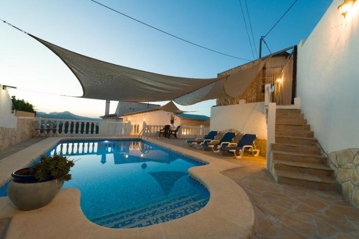 VILLA CASA JOLI in Oliva with private pool and stunning views