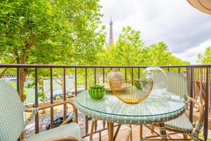 Luxury Flat Eiffel Tower View