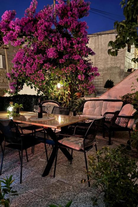 Apartments with parking space Trogir - 12152