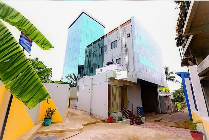 Hotel Titanium Tower