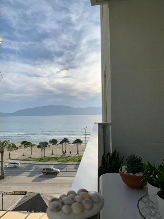 Modern Spacious 1 Bedroom Flat Next to the Beach