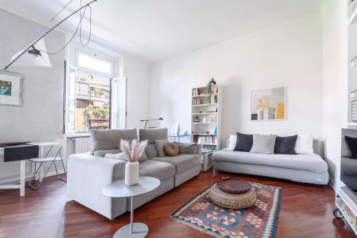 Roomy Central Flat with Garage - Porta Romana