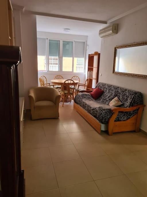 Apartment 5 mins from the beach with pool