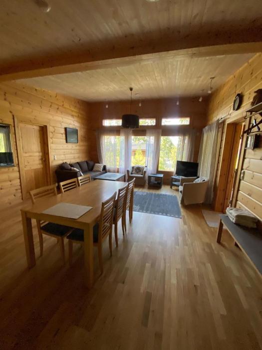 Mukava mökki kompleksi Saimaan rannalla