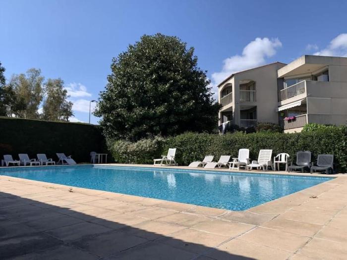 1 Bed Antibes les pins with Pool