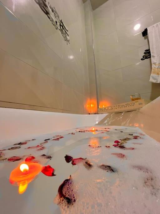 Bright 2-Bedroom Apartment Near Beach -Free WiFi, Parking and Balcony