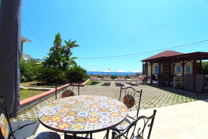 La Pace, il Sole, il Mare - Sanremo Casa Indipendente vista mare, posto auto privato, ampio spazio esterno attrezzato, a pochi minuti dalle spiagge