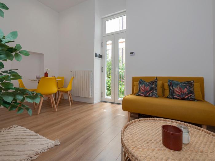 Xenia Apartments - Renovated flat in Navigli area