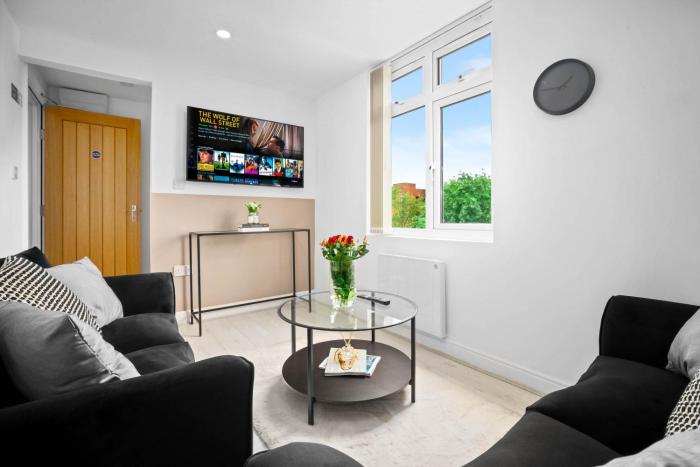 Modern 2 Bedroom Apartment - Near City Centre - WiFi - Smart TV 3MR