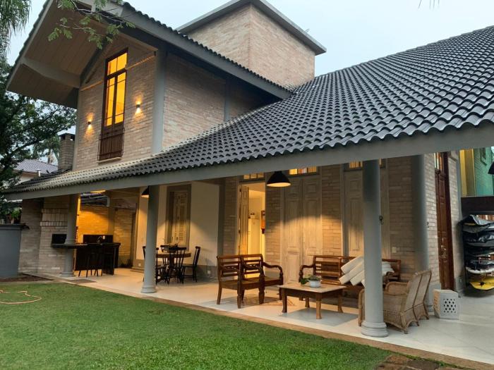 Linda casa na Lagoinha a 150m da praia, 4 suítes, 16 hóspedes com roupa de cama, condomínio Salga